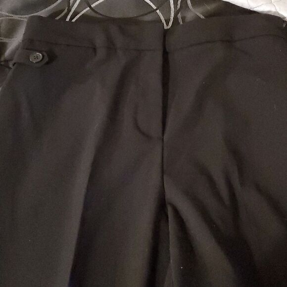 Susan Graver  Chelsea stretch capri pants  withbbuiion tab and slits details M - Picture 5 of 10